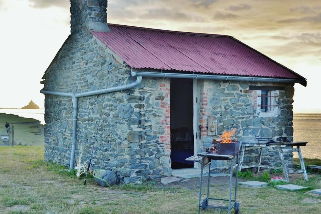 Holiday home De Douanier En Baie Du Mont Saint Michel Insolite Courtils