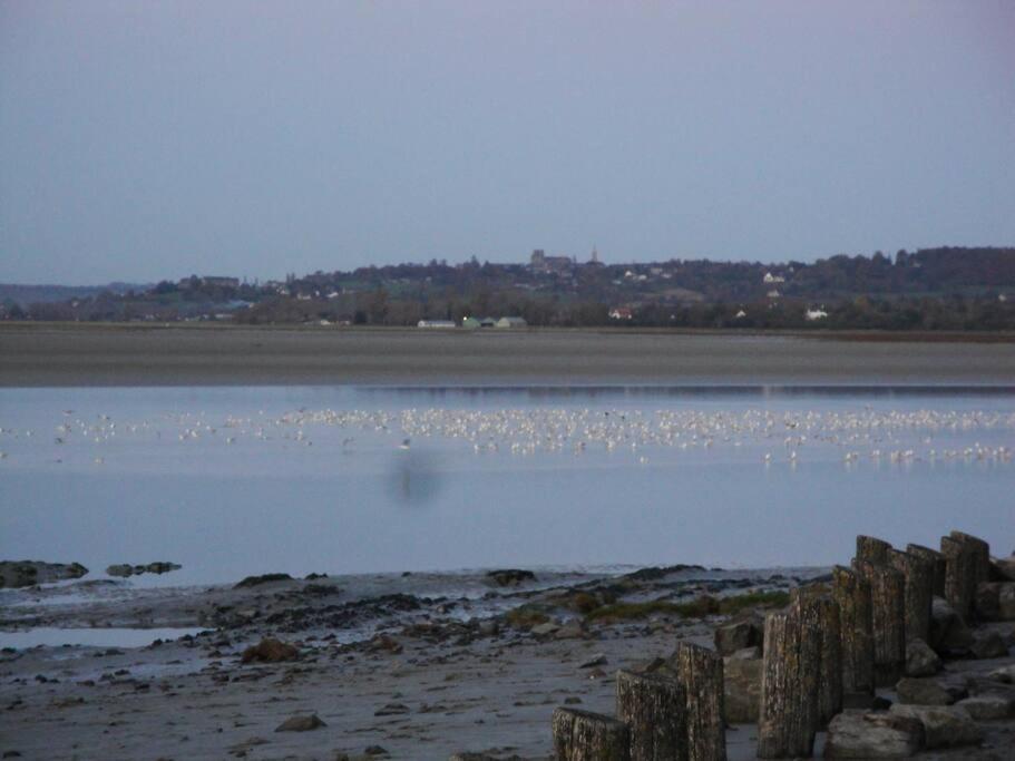 Holiday home De Douanier En Baie Du Mont Saint Michel Insolite Courtils